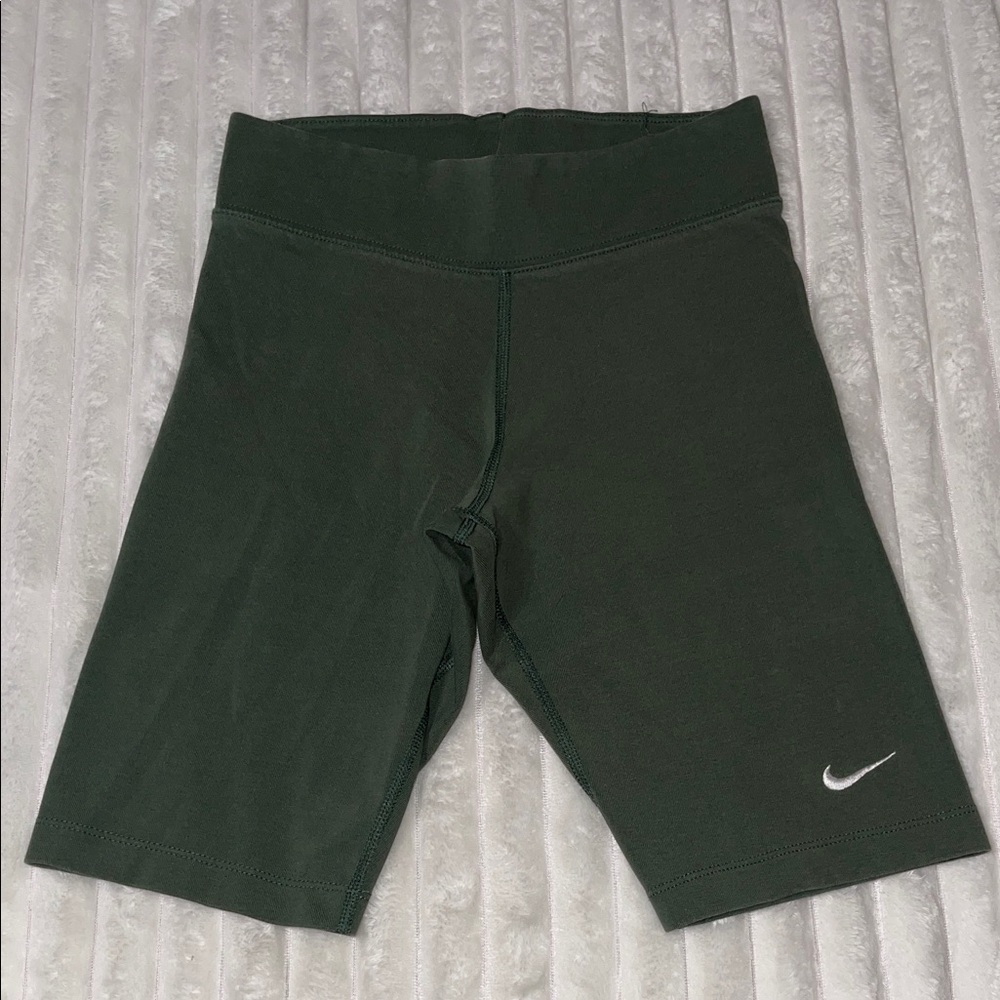 Nike Mid Rise Shorts | Size XS